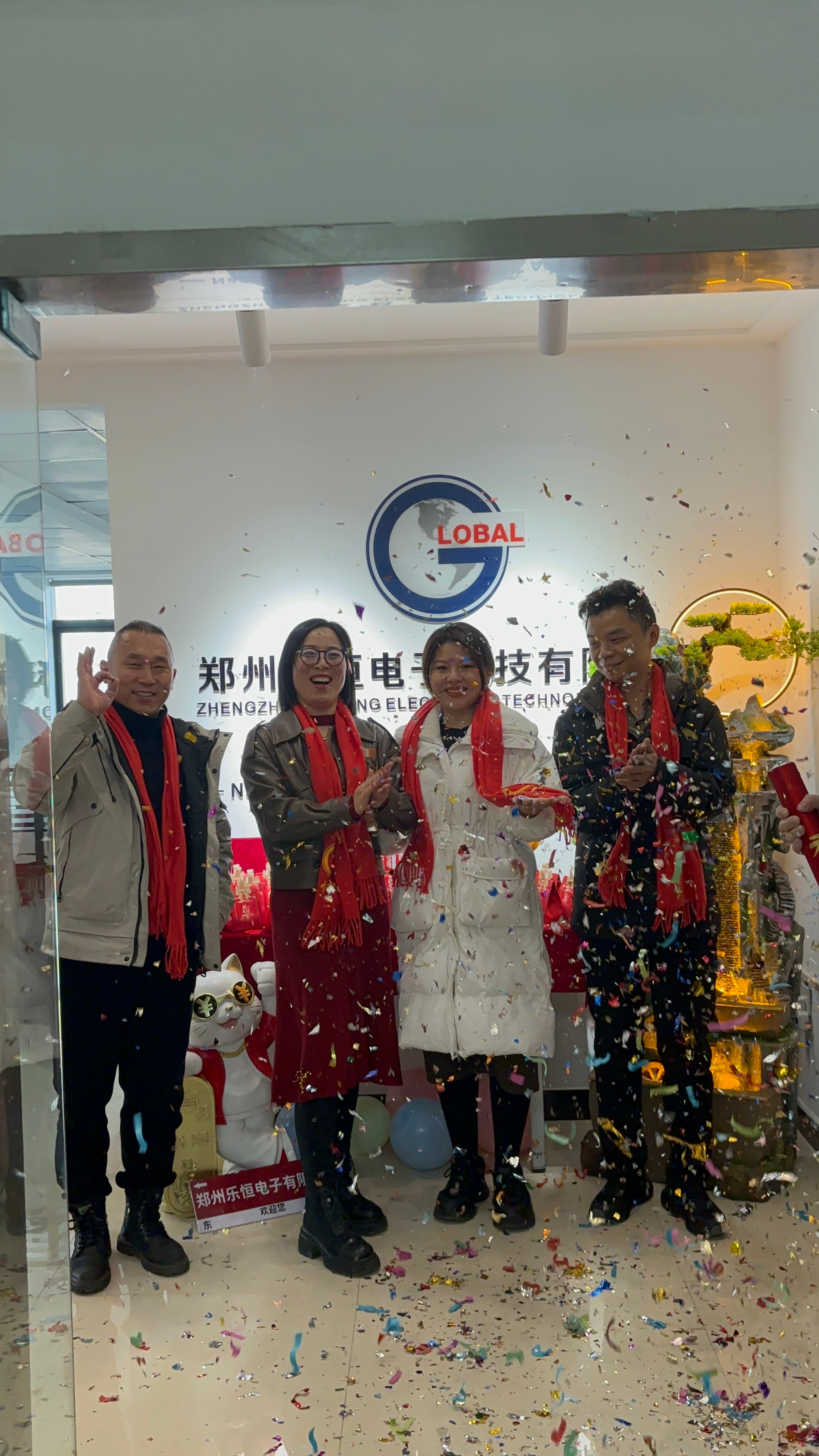 Foto de grupo de socios.